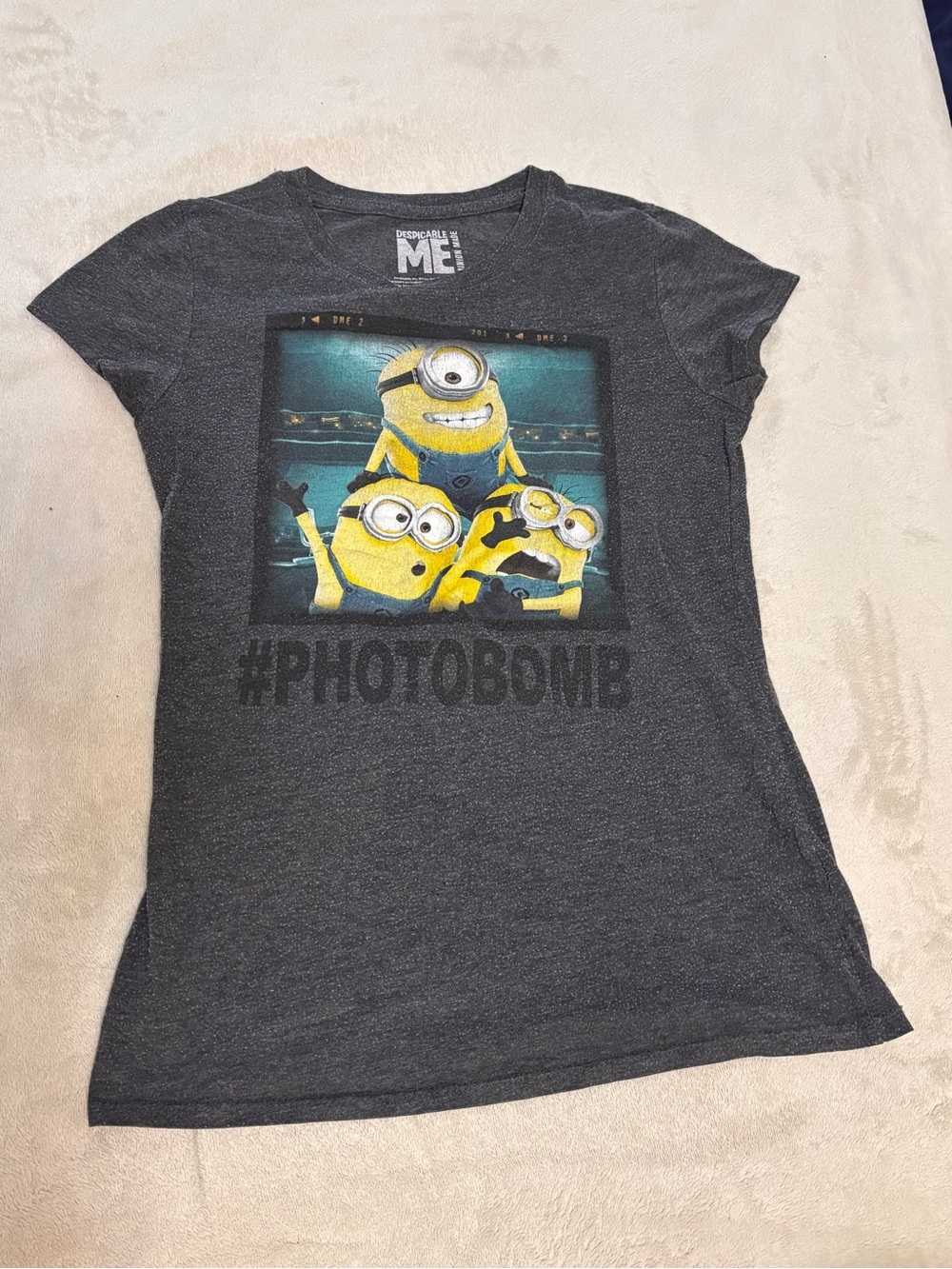 Ardene Despicable Me Charcoal Gray Minions PhotoBomb Short Sleeve Tee